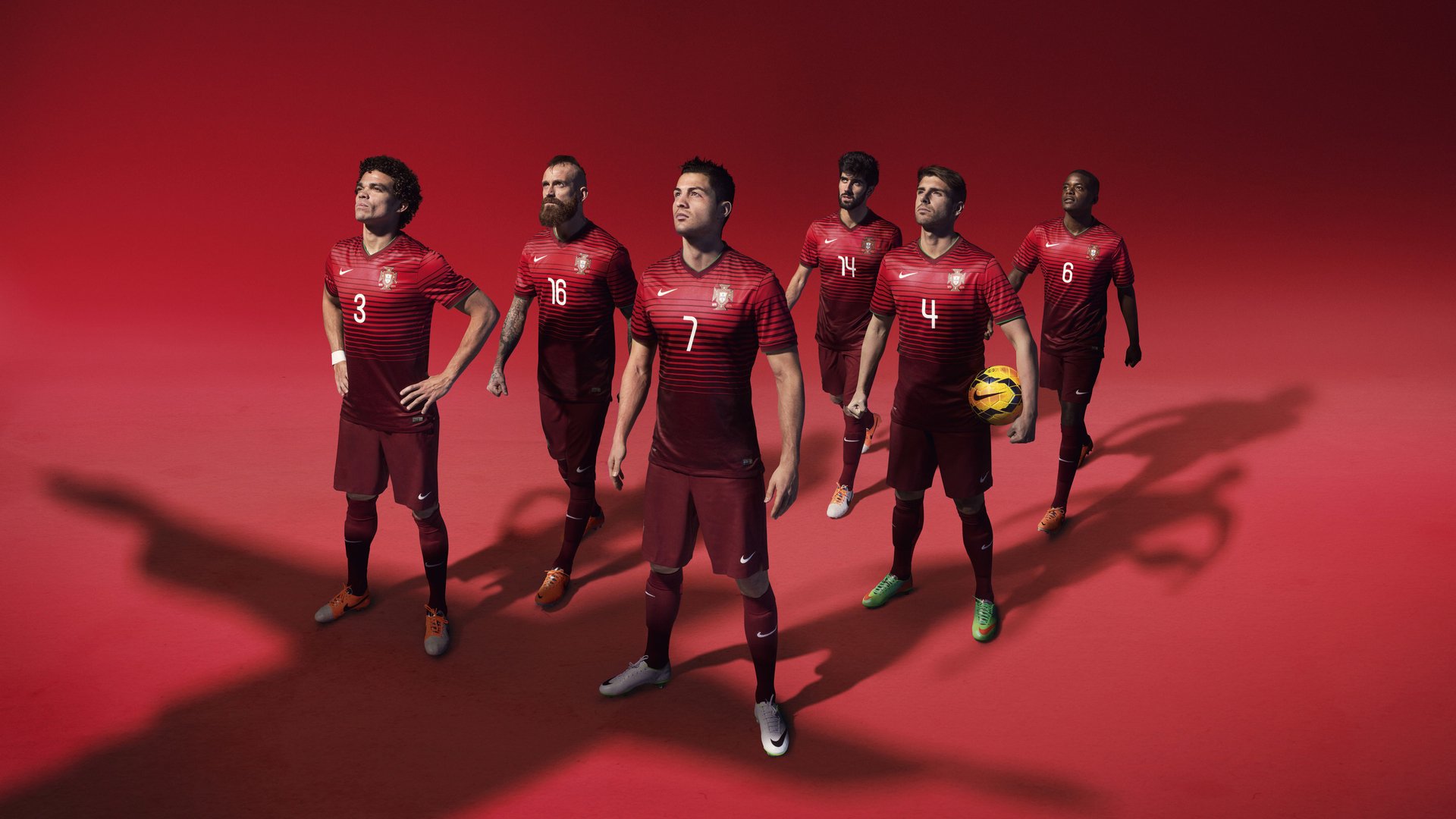 “足球志愿者团队在赛场上发挥重要作用”，足球志愿者总结怎么写